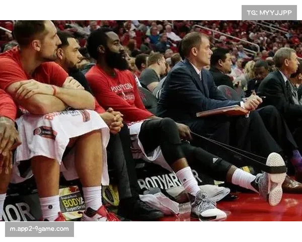 篮网队缺少鲍威尔与沃尔夫 主场对阵骑士遭遇挑战